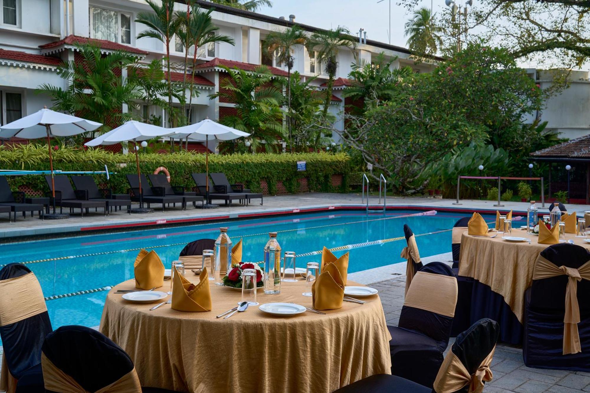 Casino Hotel - Cgh Earth, Cochin Kochi Esterno foto